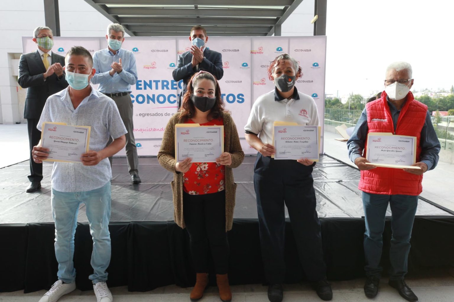 Reducen rezago educativo Fundación “Plaza Mayor” e INAEBA a través de