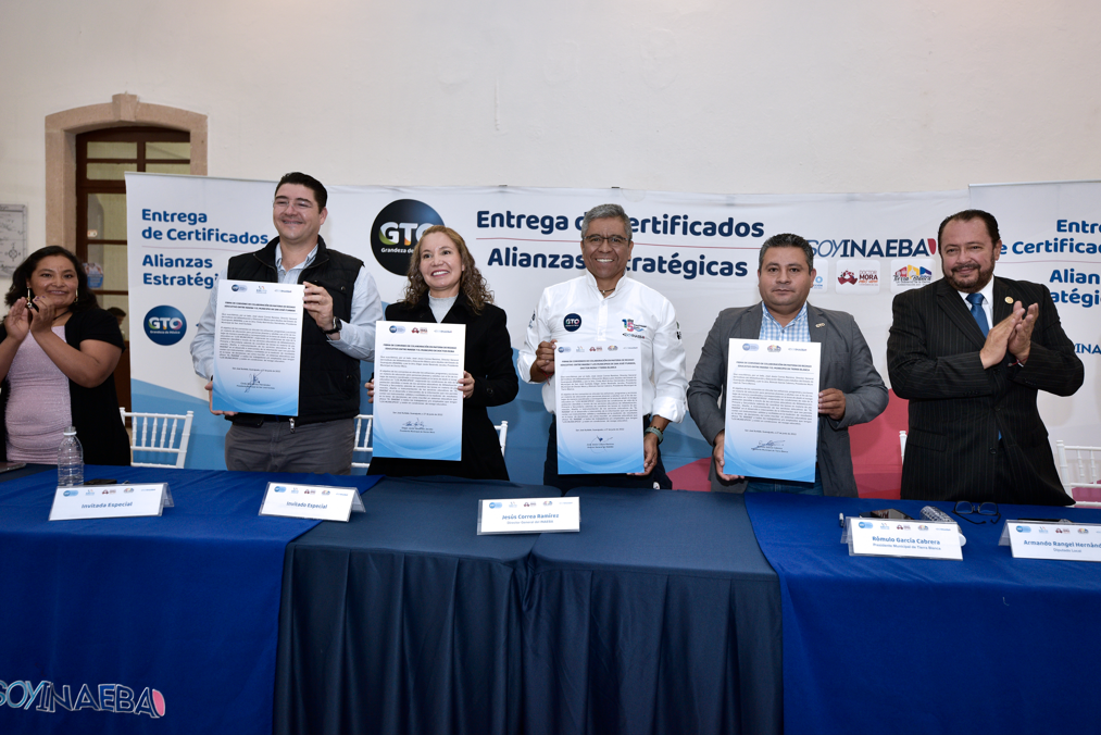 Firma INAEBA convenios de colaboración con tres municipios del noreste del estado.
Habitantes de San José Iturbide, Tierra Blanca y Doctor Mora reciben certificados oficiales de primaria y secundaria. 
