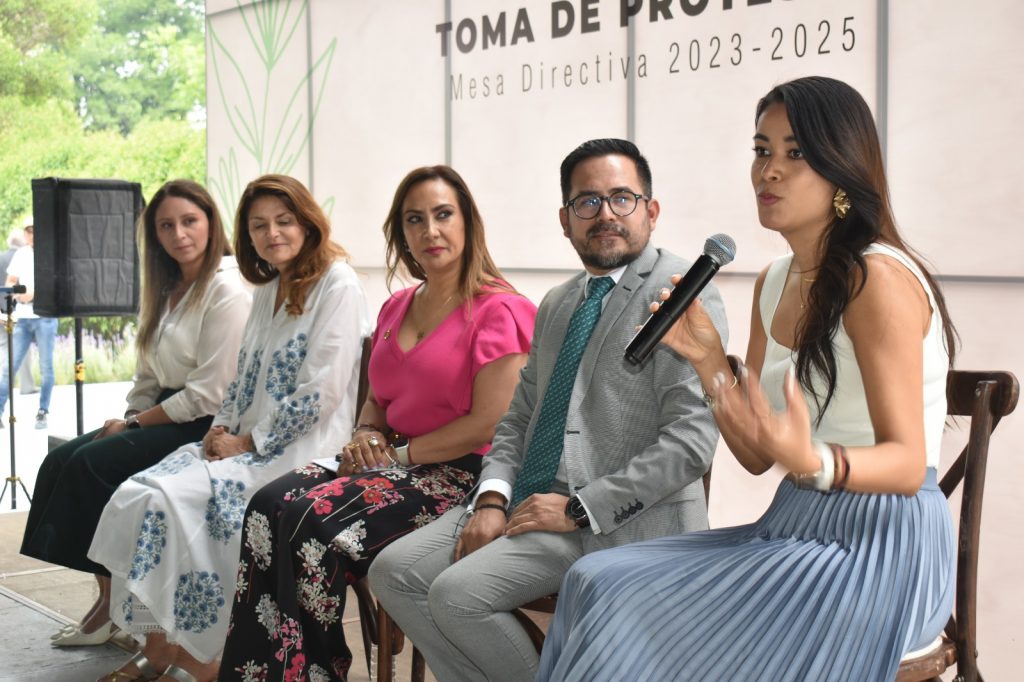 Toma protesta nueva mesa directiva de la ABER Guanajuato.