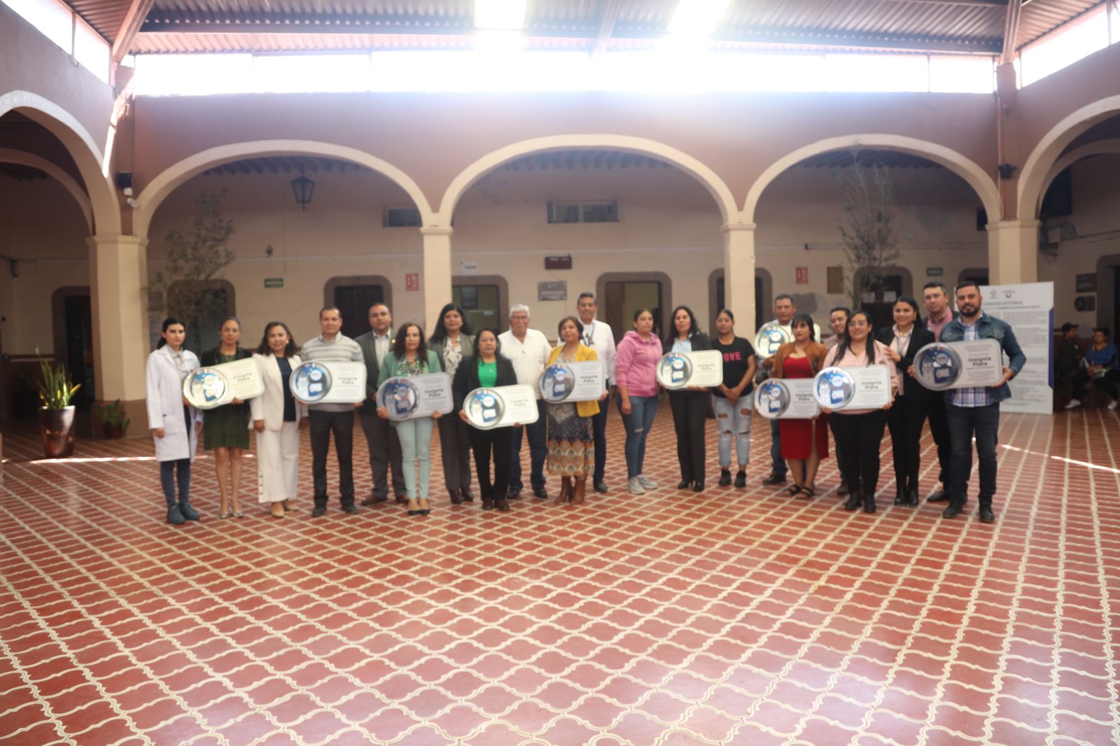 SSG entrega 10 Insignias Planet Youth a varias instituciones de Juventino Rosas.