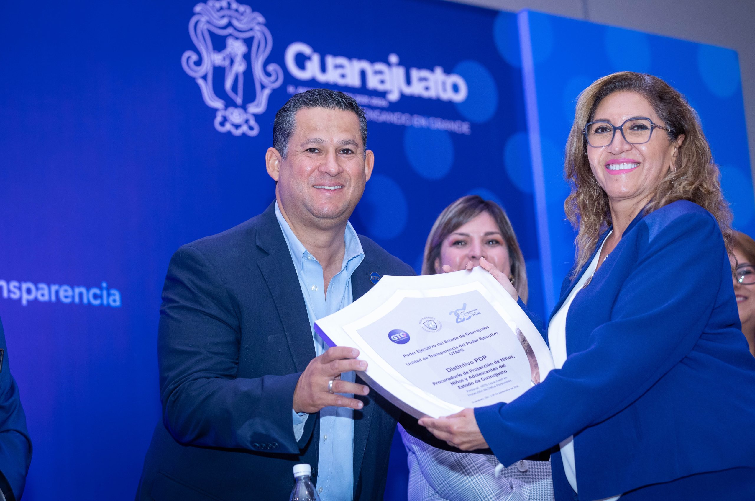 Entrega Gobernador Reconocimientos Protección de Datos Personales y Reconocimientos Buenas Practicas de Transparencia