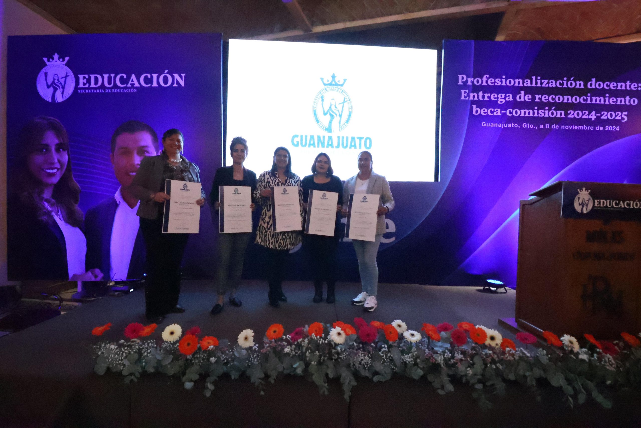 Guanajuato fortalece la profesionalización docente a través de Beca-Comisión y programas de actualización educativa