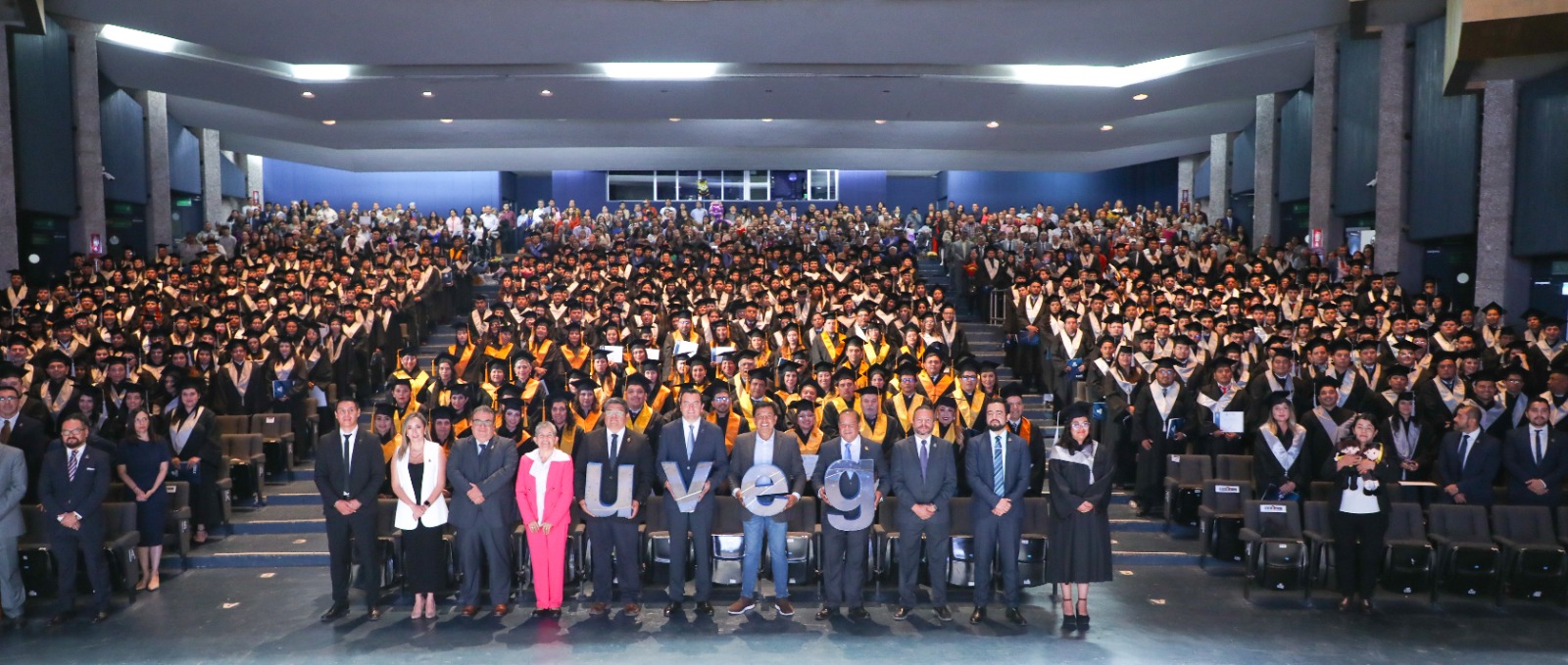 La Universidad Virtual del Estado de Guanajuato (UVEG) celebró con orgullo el egreso de 2,911 estudiantes del periodo junio-septiembre en una ceremonia que destacó por su emoción y reconocimiento al esfuerzo.