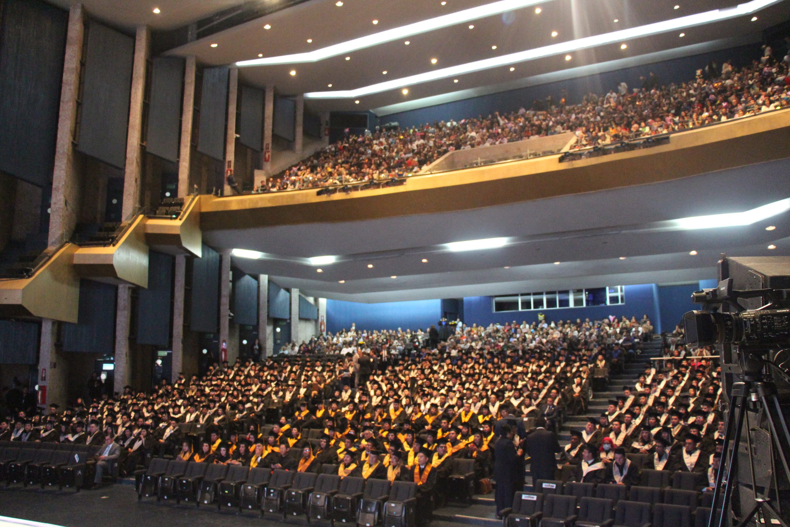 La Universidad Virtual del Estado de Guanajuato (UVEG) celebró con orgullo el egreso de 2,911 estudiantes del periodo junio-septiembre en una ceremonia que destacó por su emoción y reconocimiento al esfuerzo.