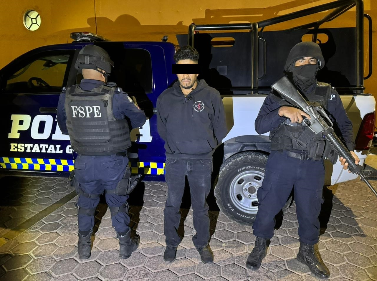 Fuerzas de Seguridad Pública del Estado aseguraron a una persona que portaba un arma larga, cargadores, cartuchos útiles y dinero en efectivo.

La estrategia CONFIA, a través de su enfoque regionalizado, fortalece la seguridad en zonas prioritarias del estado.