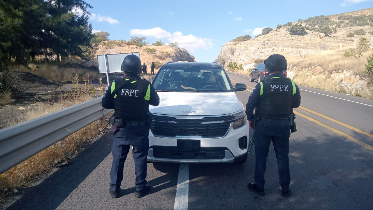 Detienen a 5 presuntos asaltantes de automovilistas en la carretera Silao-San Felipe; circulaban en unidad robada