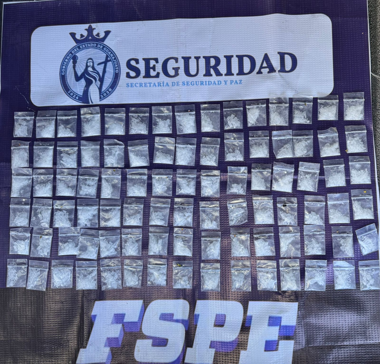 Las Fuerzas de Seguridad Pública del Estado (FSPE) aseguraron mercancía valuada en más de 50 mil pesos, un arma de fuego y presunta droga en dos hechos distintos ocurridos en Xichú y Abasolo.

Como parte de los patrullajes realizados bajo la estrategia de Coordinación Operativa de la Nueva Fuerza de Inteligencia Anticrimen (CONFIA), se logró la detención de dos personas.