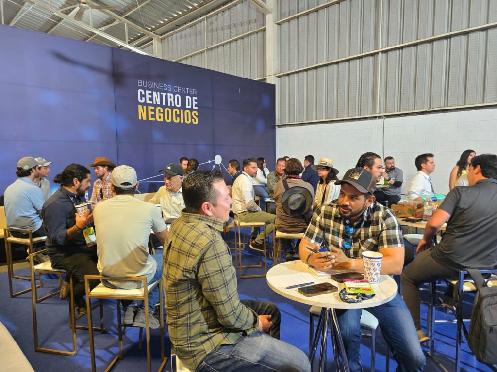 El encuentro de negocios en la Expo Agroalimentaria 2024, dejó en total 106 citas de negocios con la participación de 39 empresas guanajuatenses y compradores internacionales.