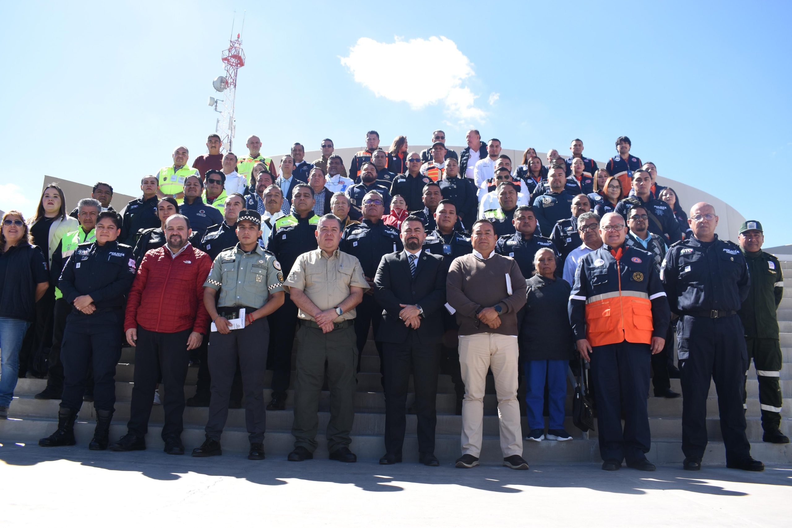 Serán apoyados con 3,206 vehículos en los 33 municipios por donde pasan las peregrinaciones.

En reunión preparatoria, Hugo César Romero Rodríguez, Subsecretario de Seguridad, reconoció la suma de esfuerzos para que la peregrinación sea organizada, segura, tranquila y con la mejor atención.