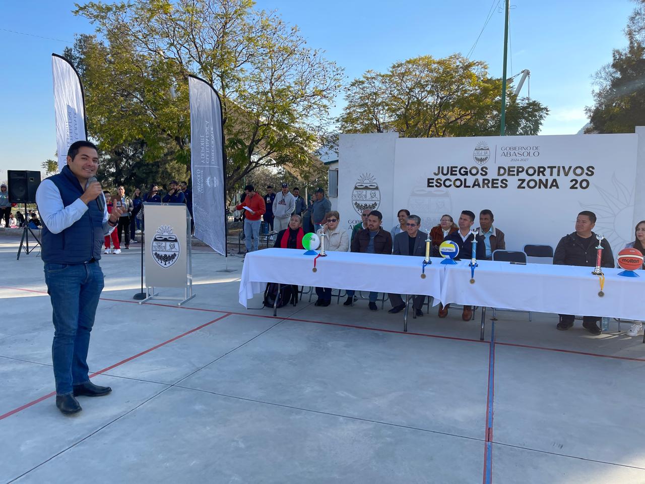 Niñas y niños de Abasolo y Cuerámaro viven la emoción de los Juegos Deportivos Escolares