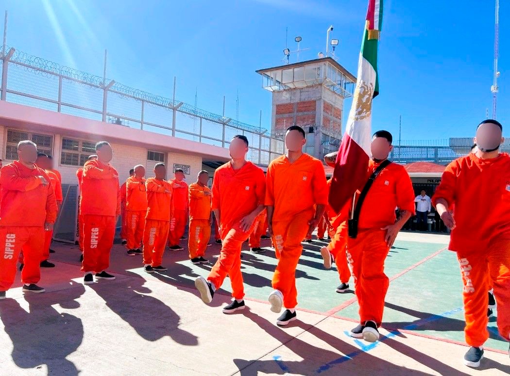 El Sistema Penitenciario del Estado de Guanajuato llevó a cabo once ceremonias solemnes en los Centros Estatales de Prevención y Reinserción Social (Cepreresos) para conmemorar el Día de la Bandera, este 24 de febrero.