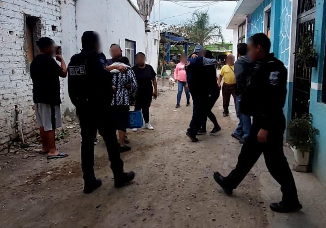 Una mujer de 54 años de edad y su hijo de 16, víctimas de secuestro virtual, fueron rescatados en la zona centro del municipio de Irapuato por integrantes del Escuadrón Antiextorsión de la Secretaría de Seguridad y Paz.