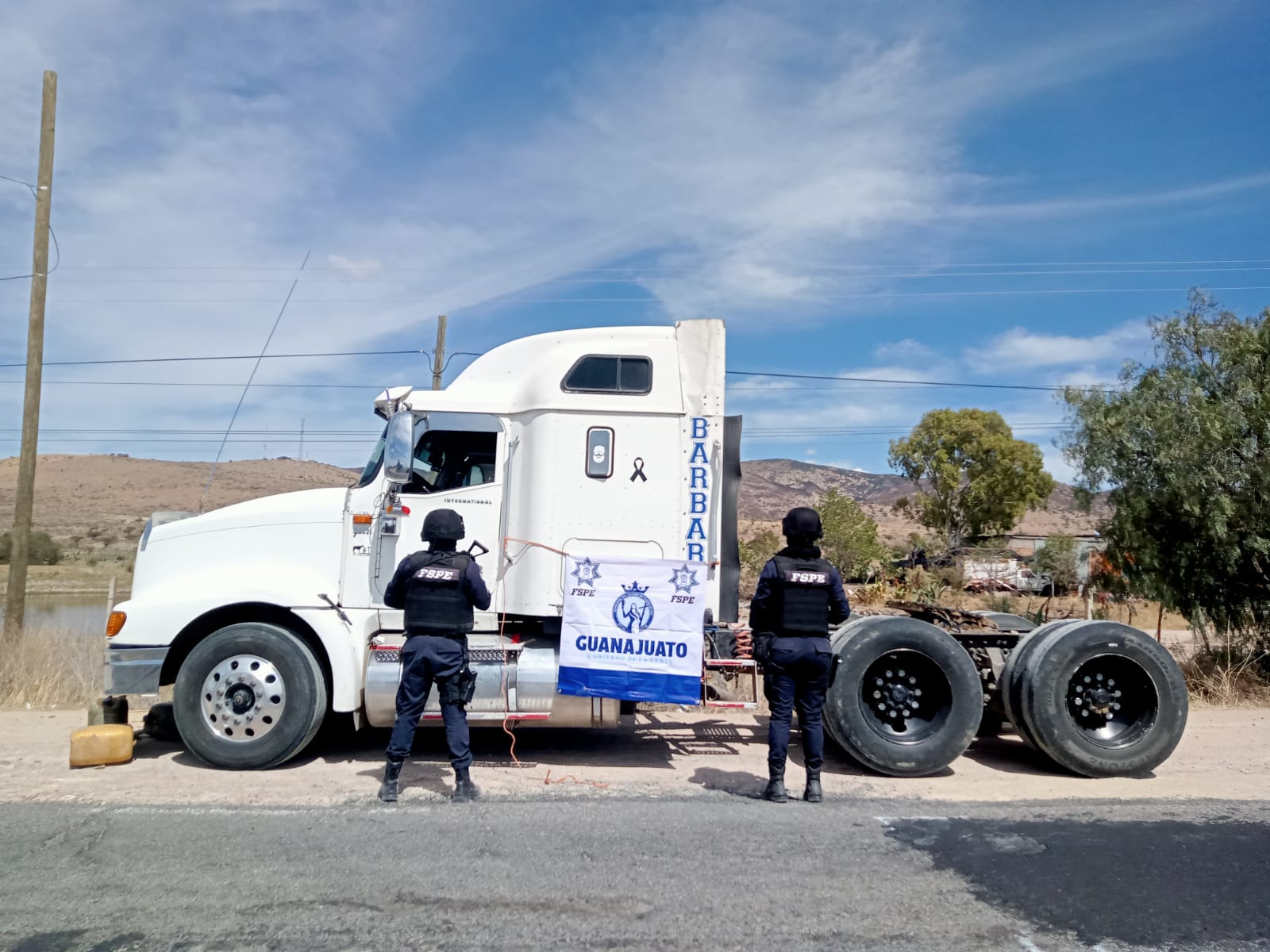 Aseguran en carretera San Felipe-Ocampo un tractocamión con reporte de robo en Querétaro