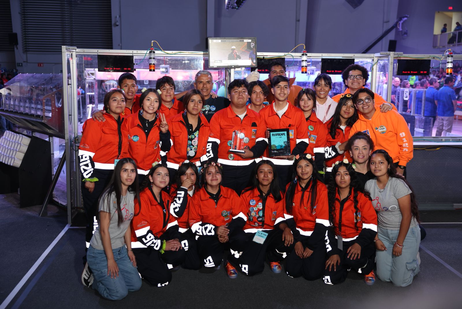 Estudiantes del Bachillerato SABES son reconocidos en el FIRST Robotics Competition.