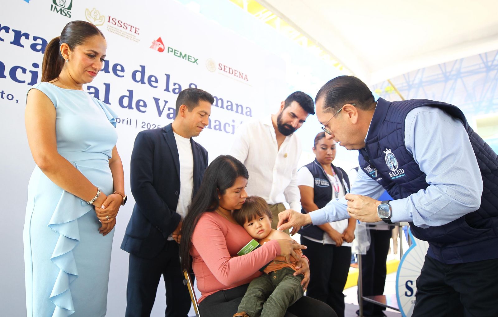 La vacunación es un regalo para nuestras niñas y niños: Gobernadora