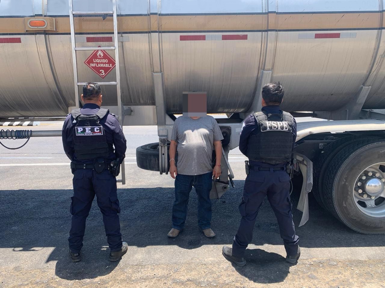 El aseguramiento y la detención de una persona tuvo lugar sobre la autopista 43D Salamanca-León, en el marco de un dispositivo de vigilancia coordinado con Guardia Nacional, DEFENSA y FGR.