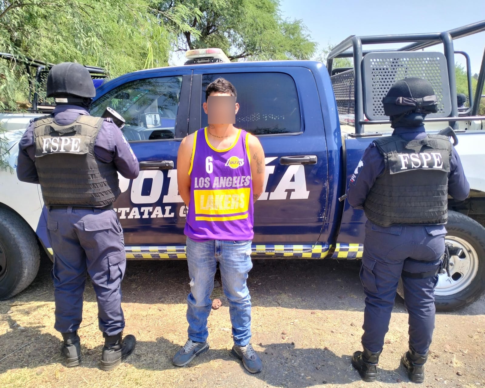 Detienen FSPE en Moroleón a hombre con más de 130 dosis de presunta droga