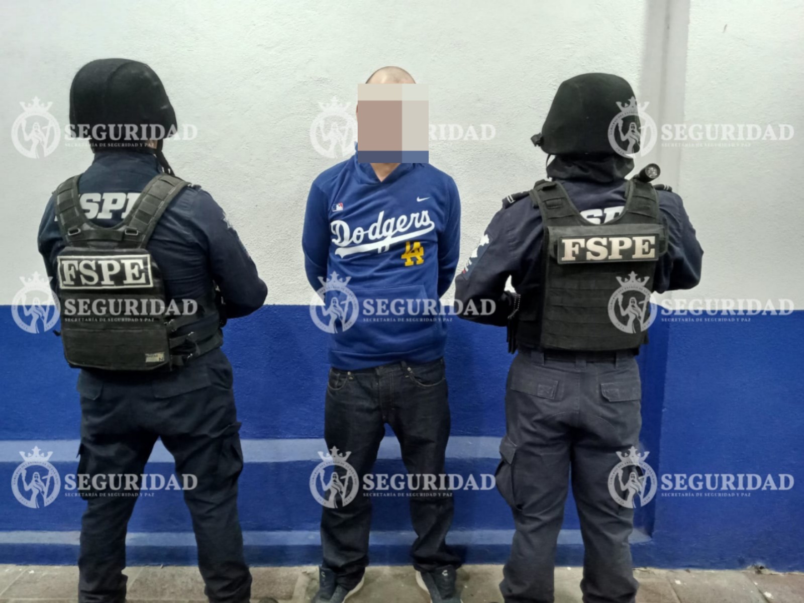 Tras una persecución integrantes de las FSPE detienen en el municipio de Guanajuato a un hombre con 38 gramos de cristal y la réplica de un arma de fuego.

La colaboración de la Secretaría de Seguridad y Paz con autoridades federales permitió asegurar 98 armas largas y 28 cortas entre el inicio de la administración y el 18 de mayo.