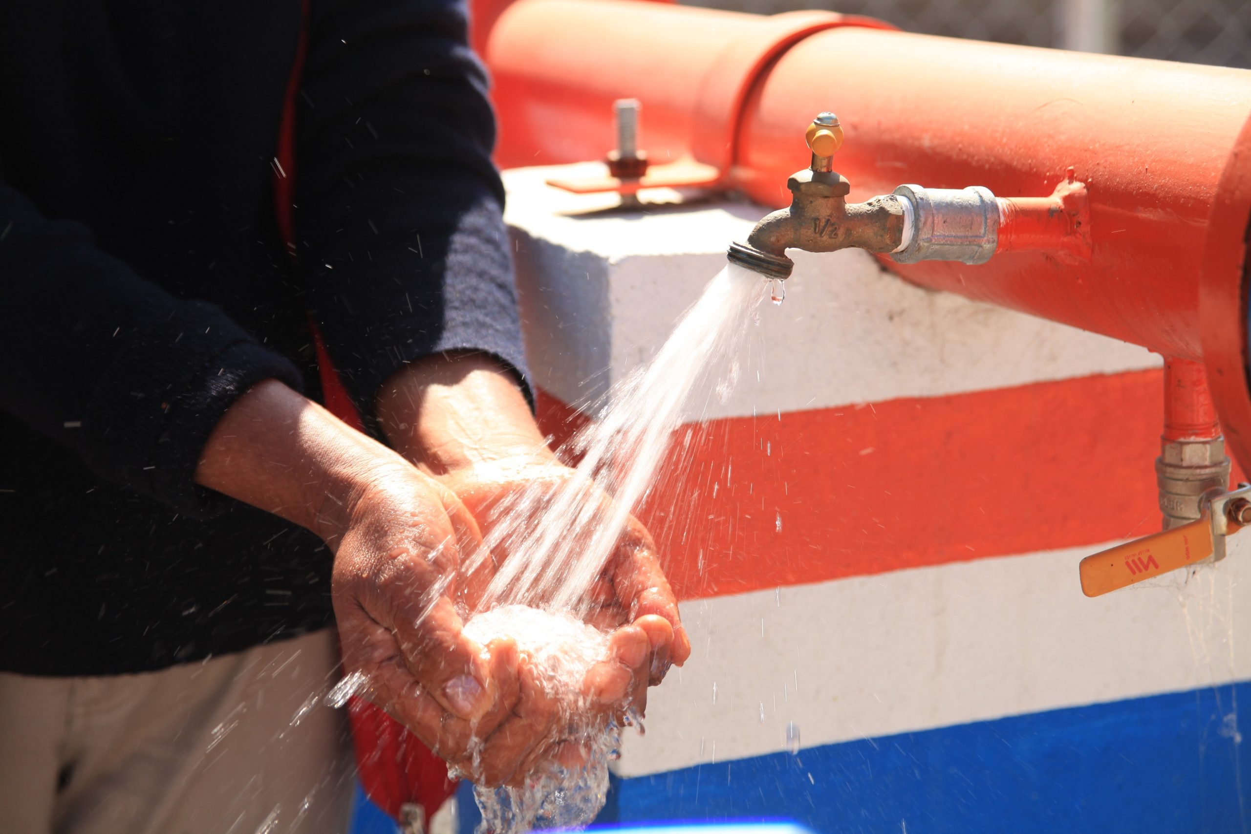 Trabajan en equipo por acciones de agua potable para familias de localidades en Salamanca
