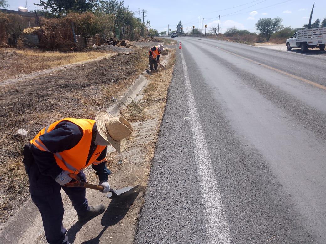 Con una inversión de 19 millones 232 mil 878 pesos, la Secretaría de Obra Pública (SOP) inició los trabajos de conservación rutinaria en más de 243 kilómetros de carreteras estatales pertenecientes a la Zona León 1.