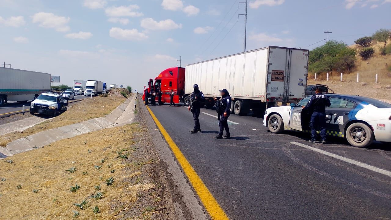 En Guanajuato, la seguridad avanza cuando las instituciones se fortalecen, cuando se profesionaliza la labor policial y se actúa con inteligencia, prevención y coordinación. Esta visión ha sido eje de la estrategia integral impulsada desde el inicio de la actual administración, que incluyó el refuerzo de las Fuerzas de Seguridad Pública del Estado, la creación de la Subsecretaría de Inteligencia Operacional, del Centro Estatal de Inteligencia, y un nuevo modelo de regionalización operativa, entre otras acciones estructurales que han sentado las bases de una nueva etapa en la seguridad pública.