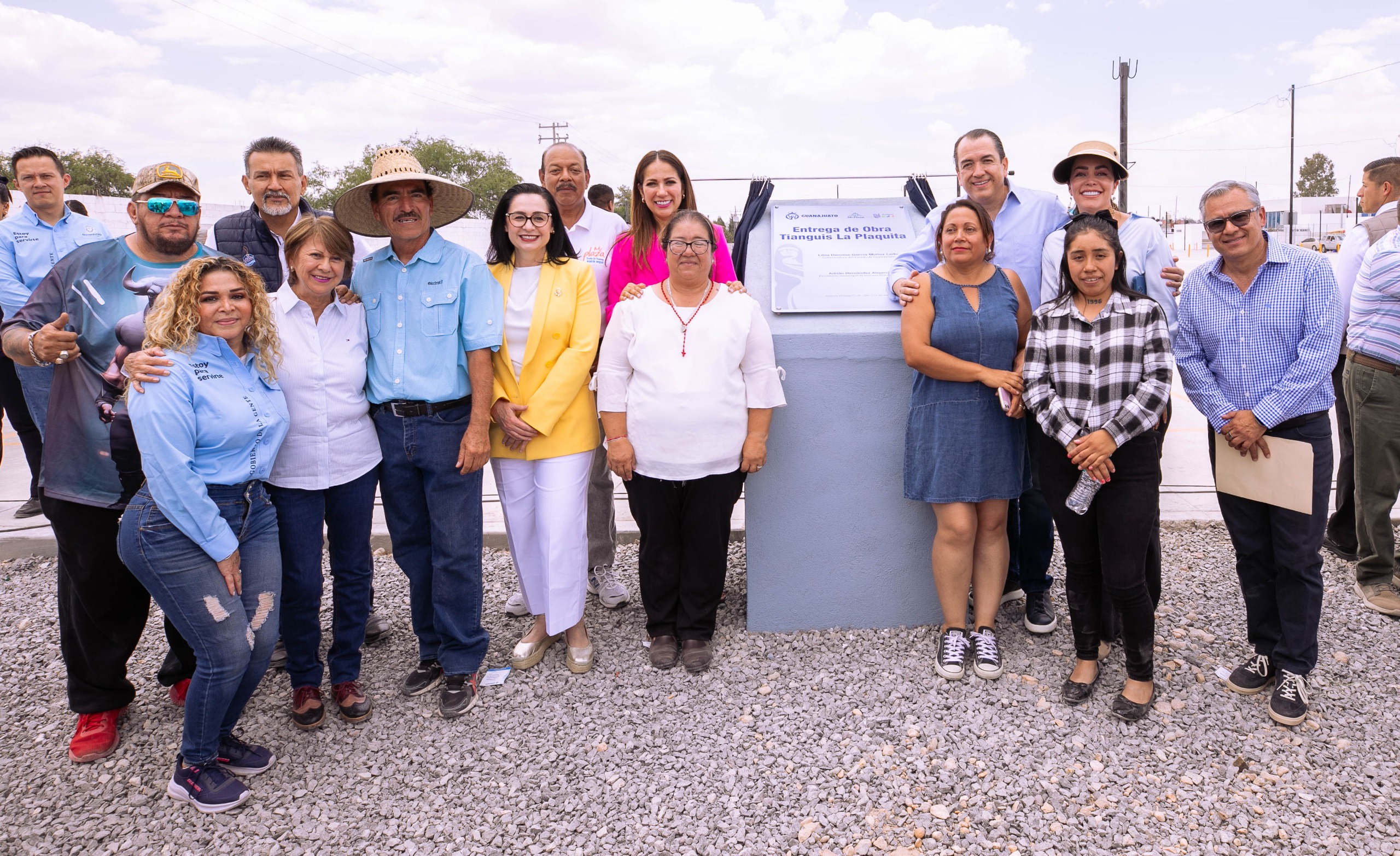 Entrega Gobierno de la Gente Tianguis La Plaquita, Apoyos Mi Tienda al 100 y Mi Plaza