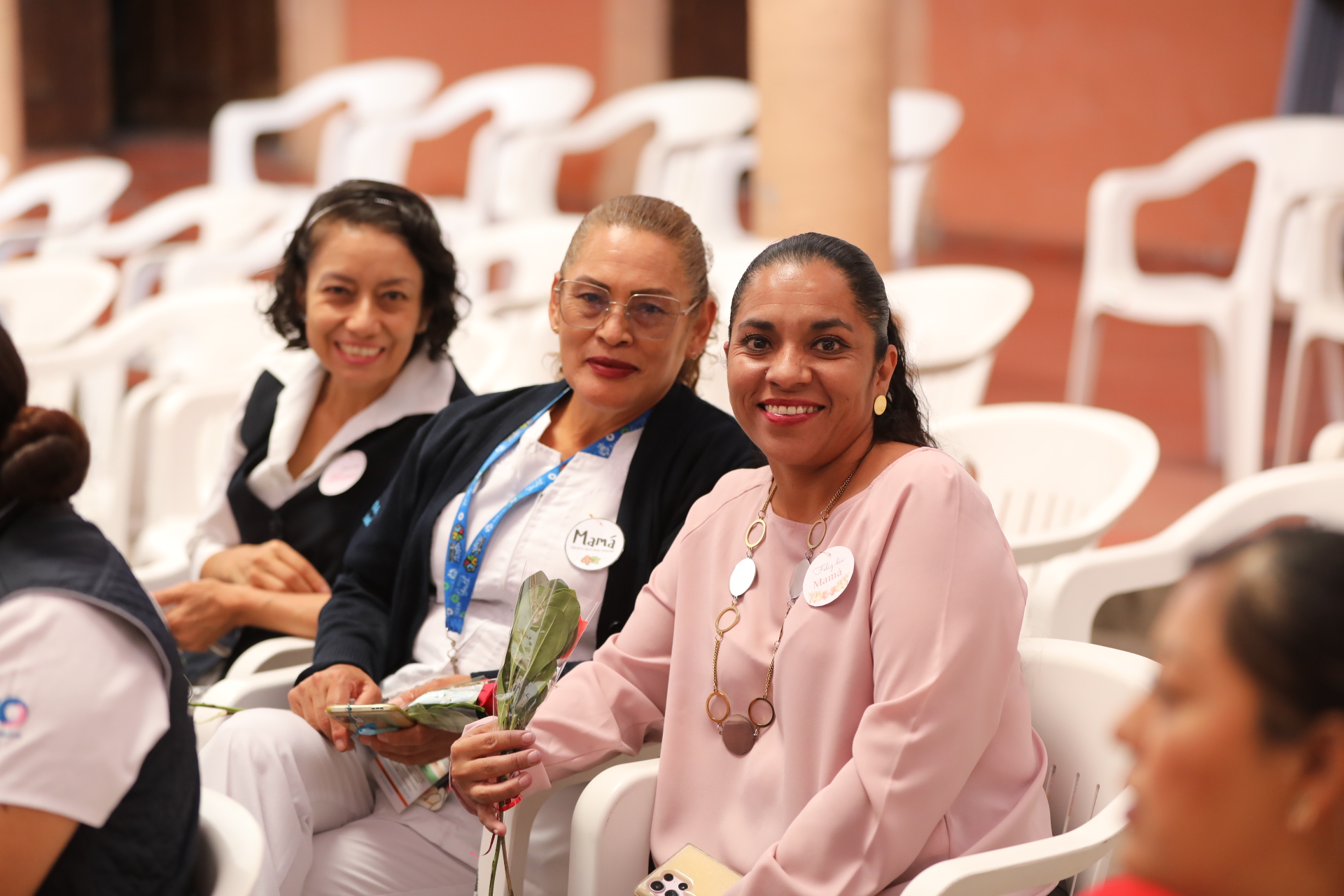 SSG reconoció en Comonfort a mamás trabajadoras del Sistema de Salud.