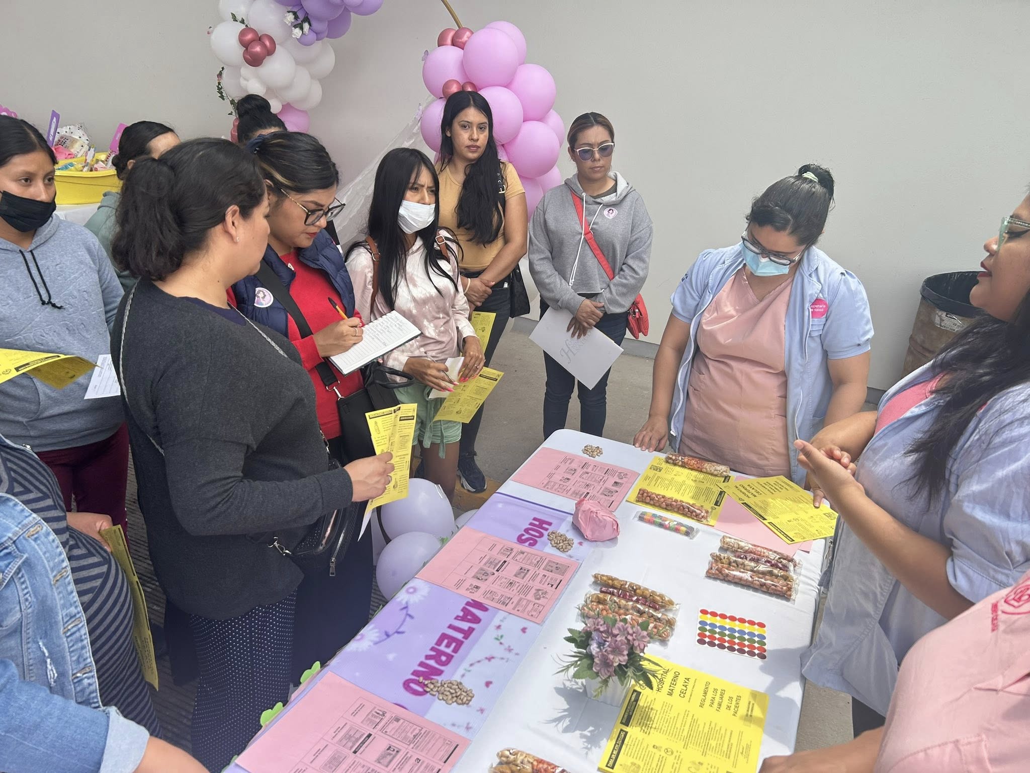 Más de 50 mujeres embarazadas participaron en la Feria de Salud Materna en Celaya.