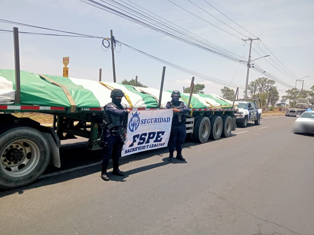 El vehículo fue localizado en una rápida acción que evitó recuperar en su totalidad una carga valuada en más de 550 mil pesos.

La unidad fue asegurada luego de haber sido robada con violencia sobre la carretera Celaya–Villagrán.