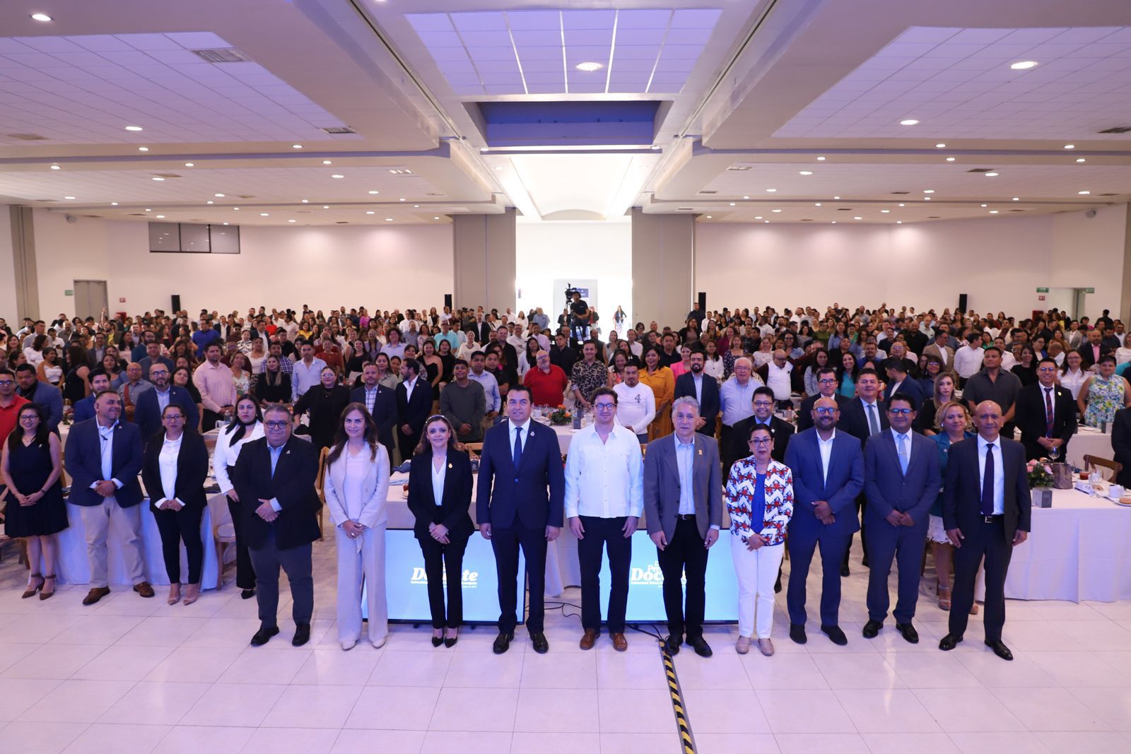a Universidad Virtual del Estado de Guanajuato (UVEG) llevó a cabo un emotivo evento de reconocimiento a 1,047 docentes del Telebachillerato Comunitario de 46 municipios del estado, así como a 790 asesores académicos de 175 municipios del país y 153 tutores de 57 municipios. La ceremonia, realizada en la ciudad de Guanajuato.