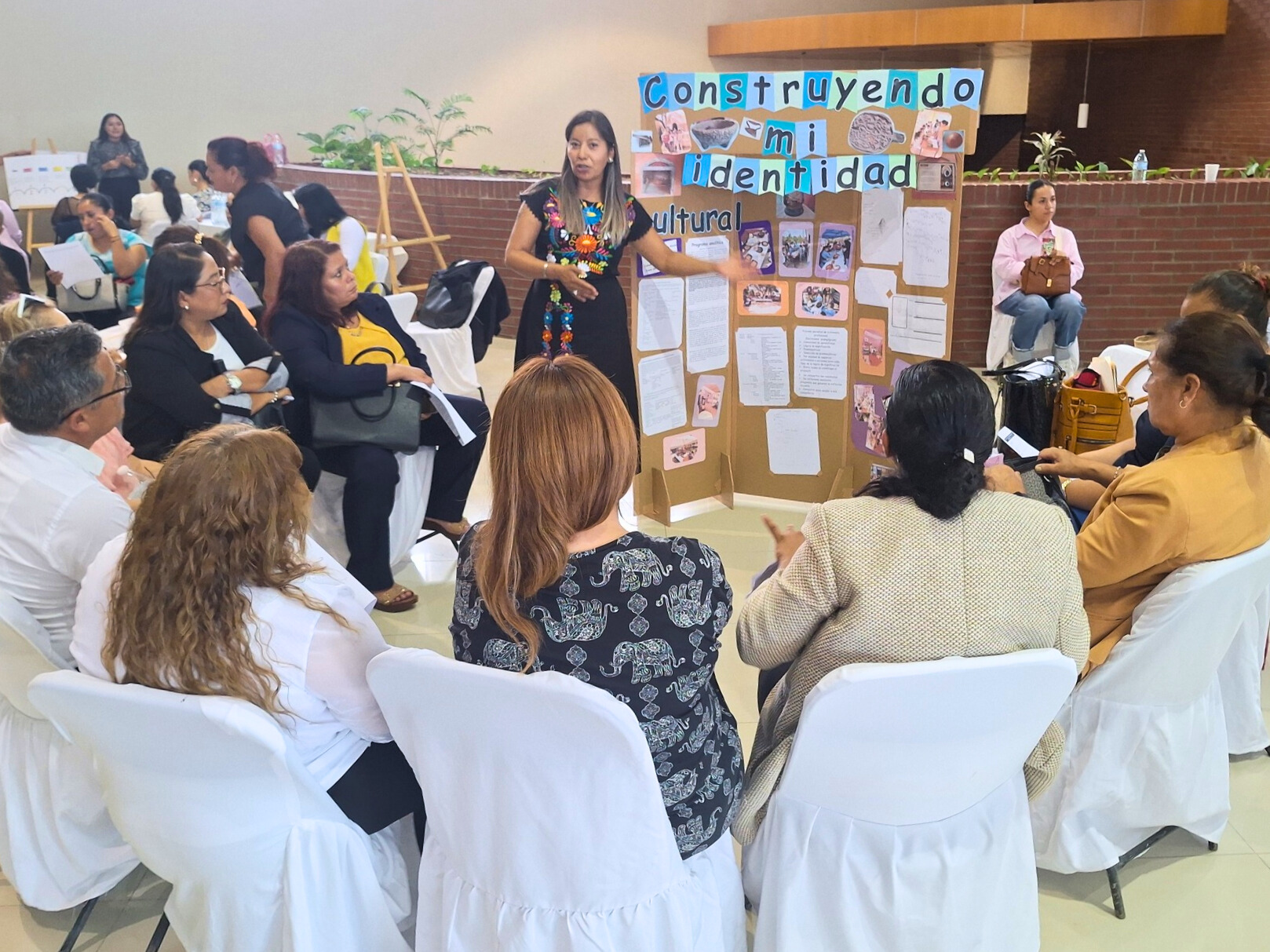 Líderes educativos refuerzan su preparación para mejorar el aprendizaje de sus estudiantes