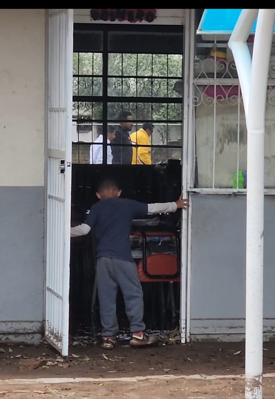 SEG, SNTE, Voluntariado y Gobierno Municipal unen esfuerzos para rehabilitar escuela primaria afectada en San Pedro de Ibarra
