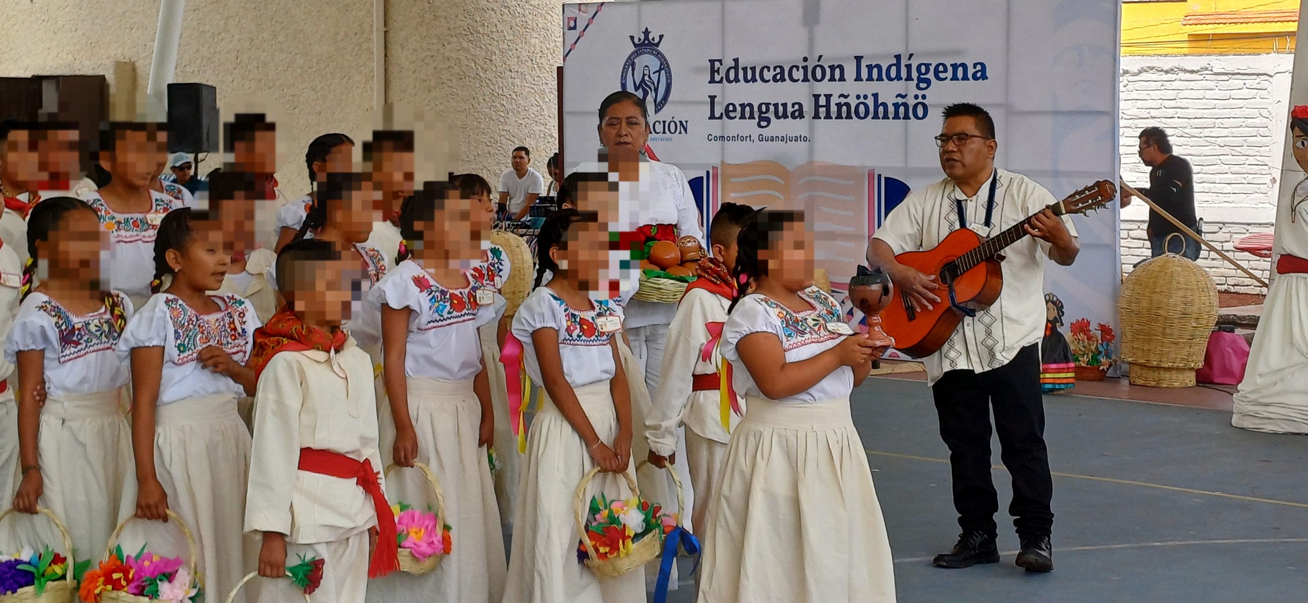 Impulsan lengua hñöhñö en Comonfort con muestra pedagógica y cultural de la zona escolar 194