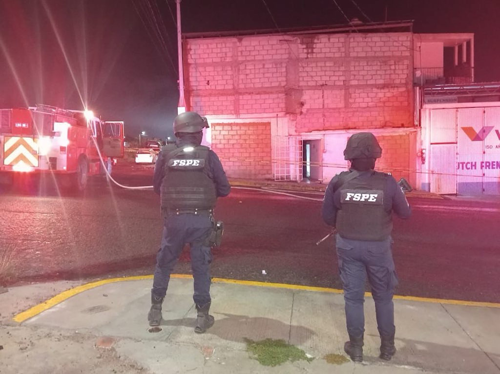 El Gobierno de la Gente, a través de la Secretaría de Seguridad y Paz, lamenta profundamente el fallecimiento de 12 personas durante un incendio que se originó en el interior del centro de rehabilitación “Volver a Vivir 24 Horas AC” en el municipio de San José de Iturbide, la madrugada de este domingo.