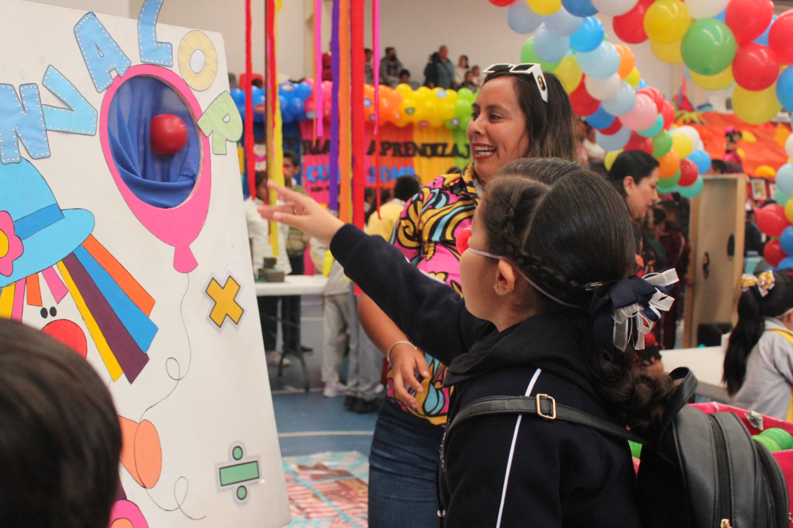 Niñas y niños demuestran lo aprendido en Feria de Aprendizajes del Sector 18