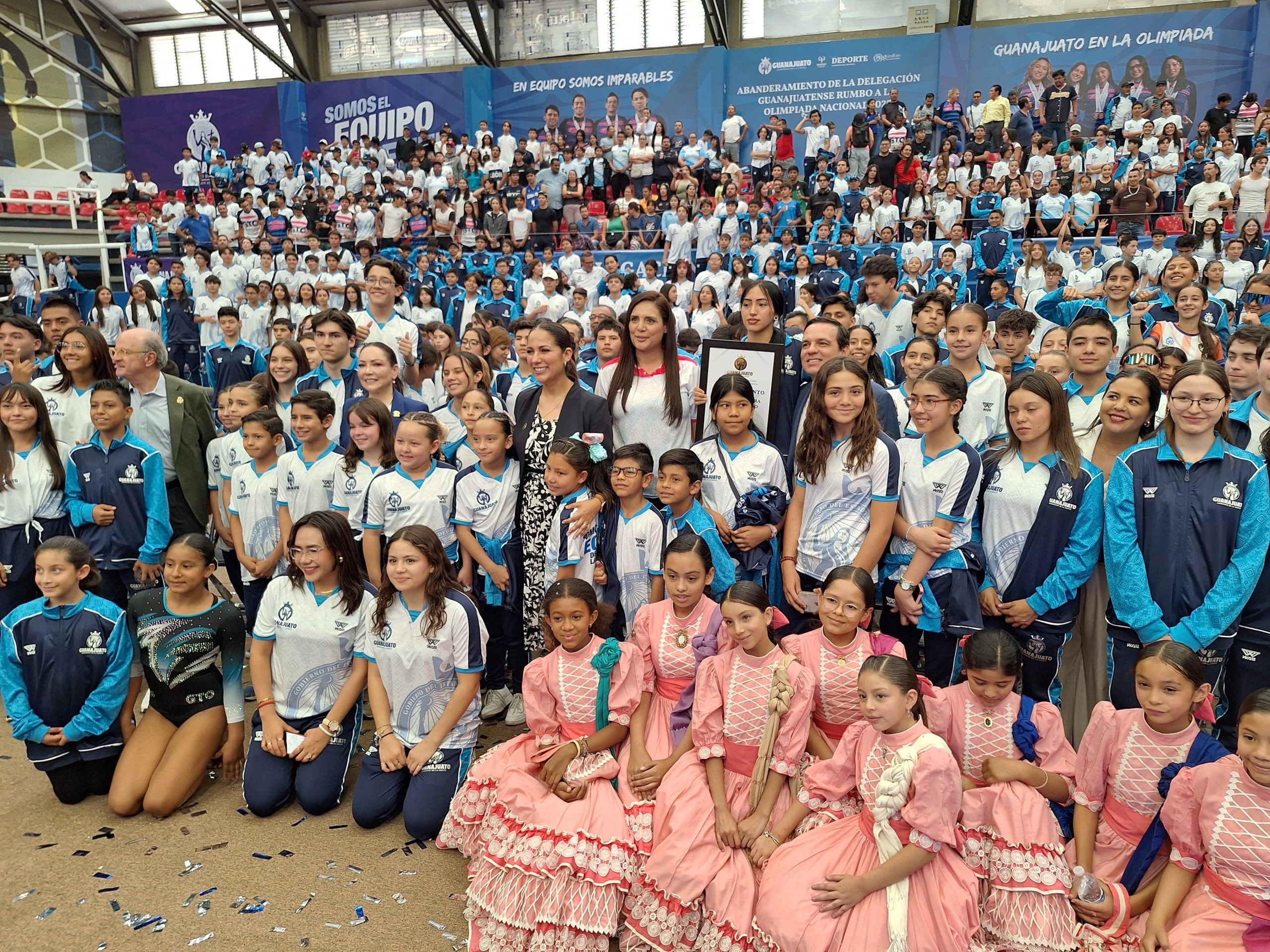 Abanderan rumbo a la Olimpiada Nacional