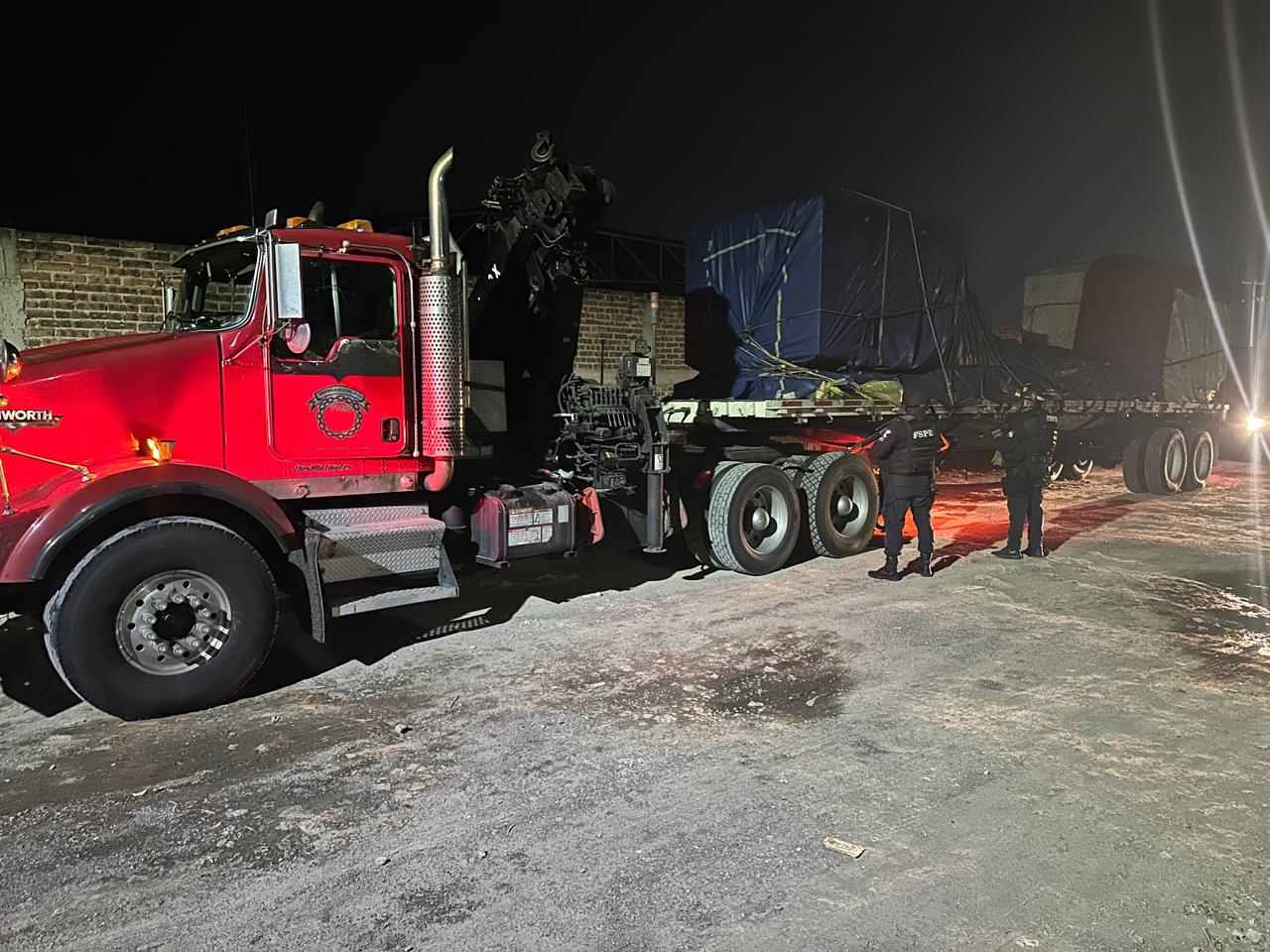 Recupera Secretaría de Seguridad y Paz en Celaya tractocamión con maquinaria valuada en 1.5 millones 