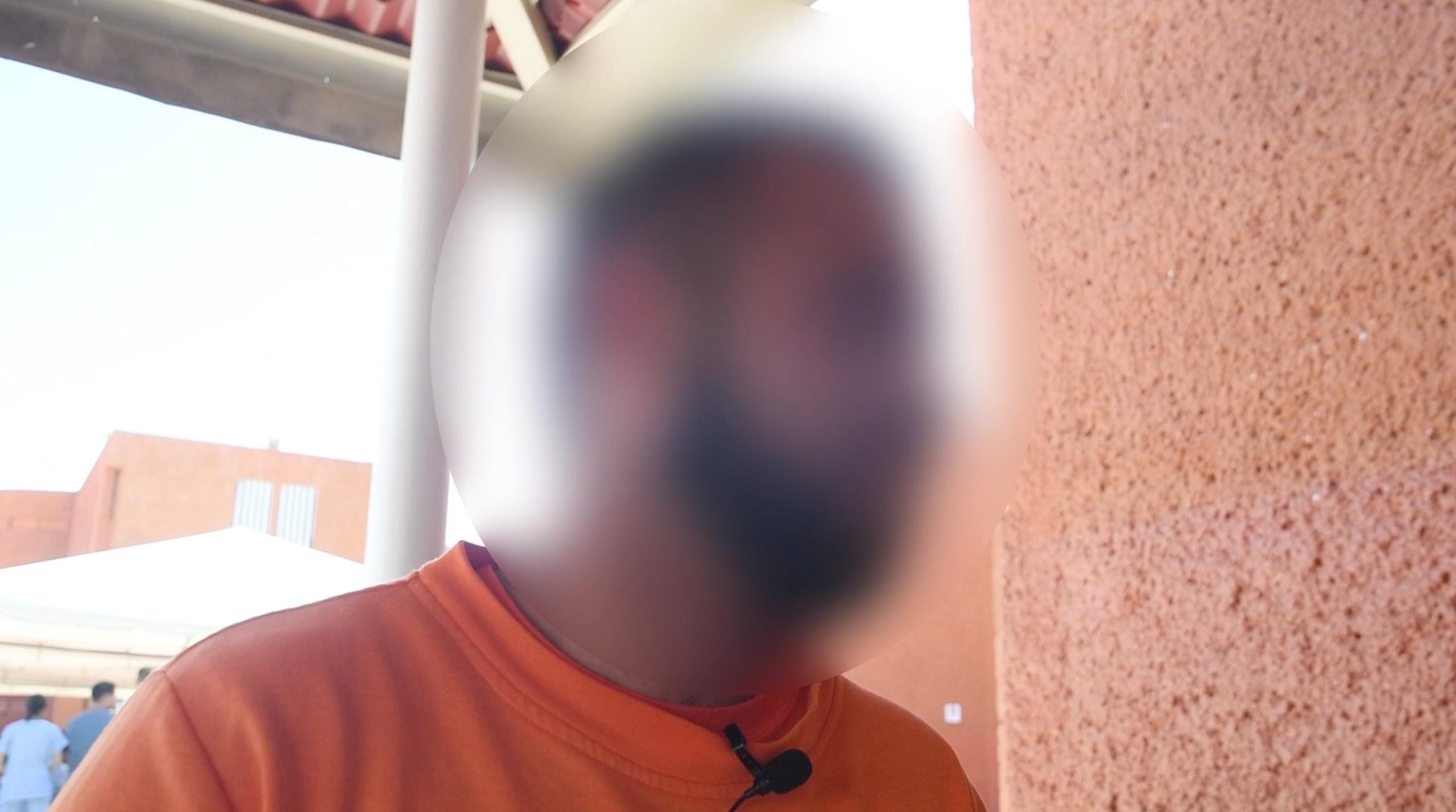 La Secretaría de Seguridad y Paz garantiza el derecho a la identidad de género de las personas privadas de la libertad, conforme lo establece la ley.

D, persona con identidad masculina reconocida en el Sistema Penitenciario Estatal, ha detonado un proceso institucional de sensibilización sobre diversidad sexual y derechos humanos.

“Si nunca se atreven a ser quienes son, la felicidad no se va a alcanzar”, afirma.
