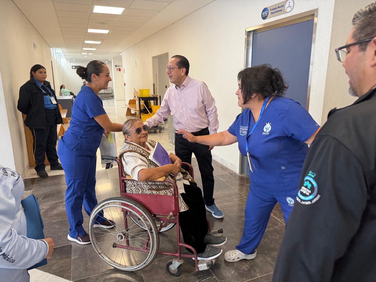 SSG opera a 100 guanajuatenses en el Hospital General de León por cataratas.