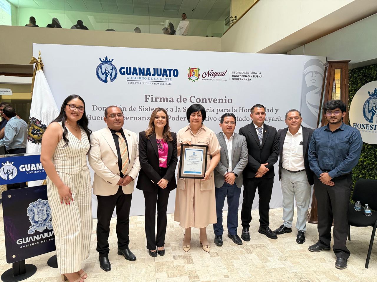 La honestidad también se comparte: Guanajuato dona sistemas tecnológicos a Nayarit.