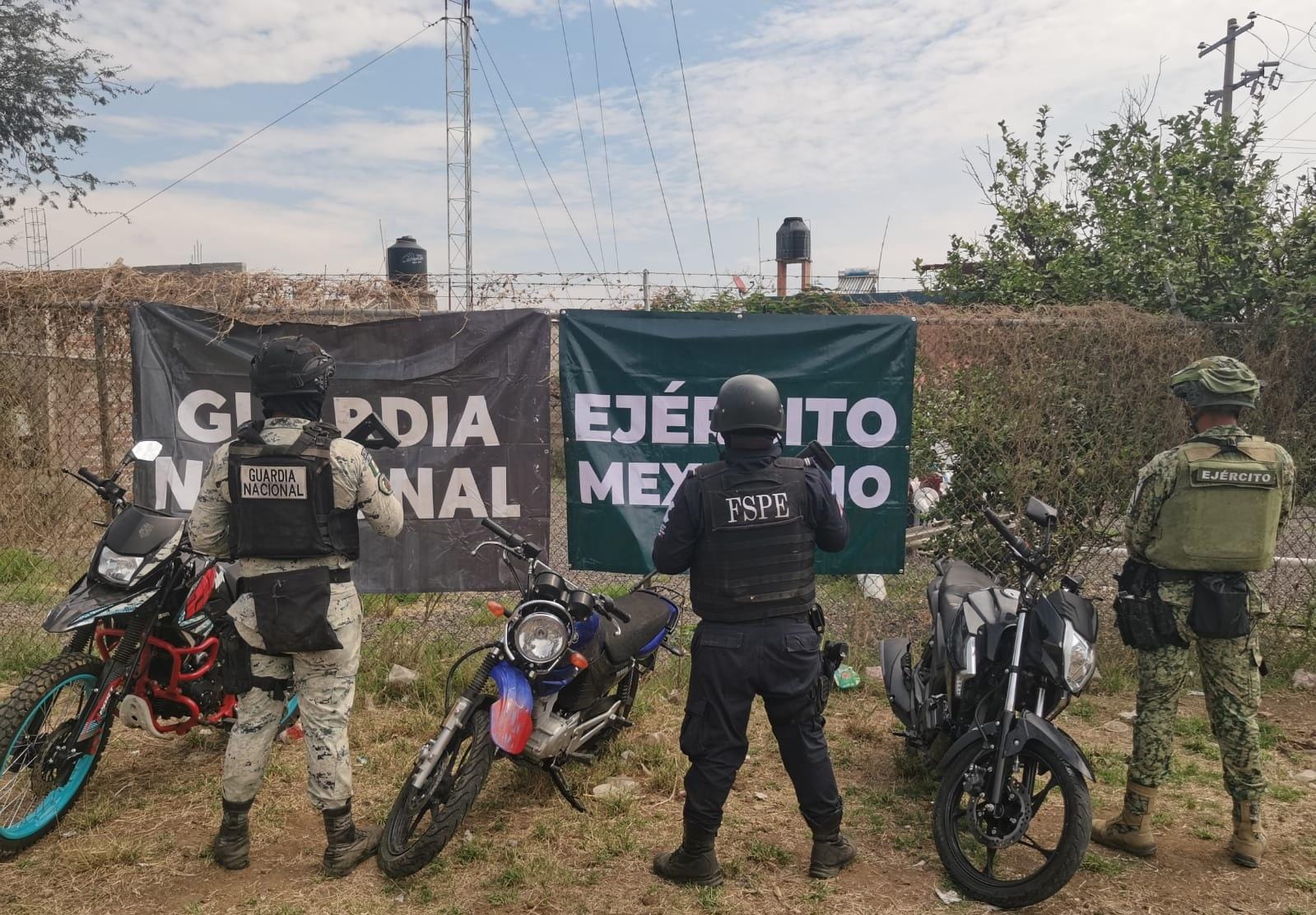 Golpe a las estructuras delictivas: Células Mixtas aseguran armas, pólvora y tres motocicletas en Valle de Santiago