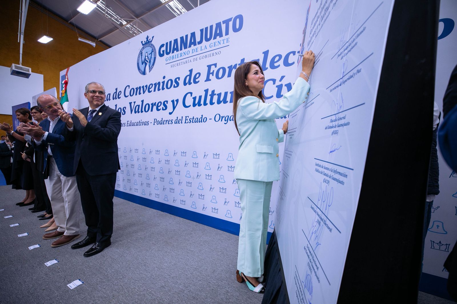Firma Gobernadora convenio para impulsar la cultura cívica y democrática entre la juventud