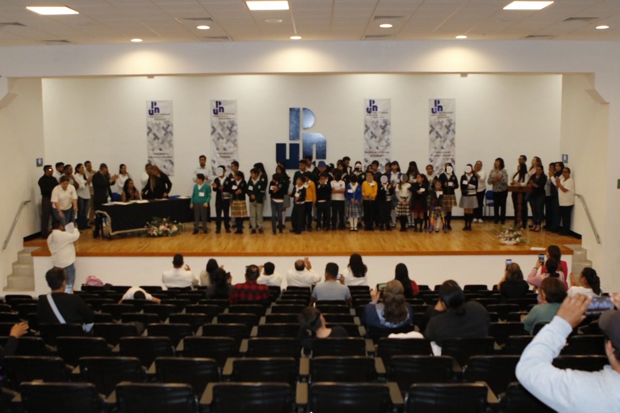 Estudiantes de primaria y secundaria destacan en concurso regional de inglés “Spelling Bee” organizado por la SEG