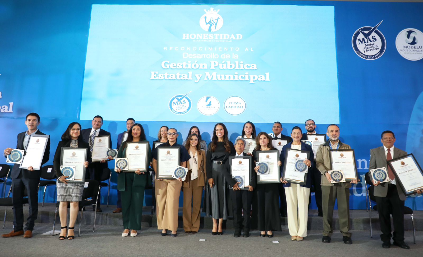 Reconoce Gobernadora labor de servidores públicos del Estado y Municipios