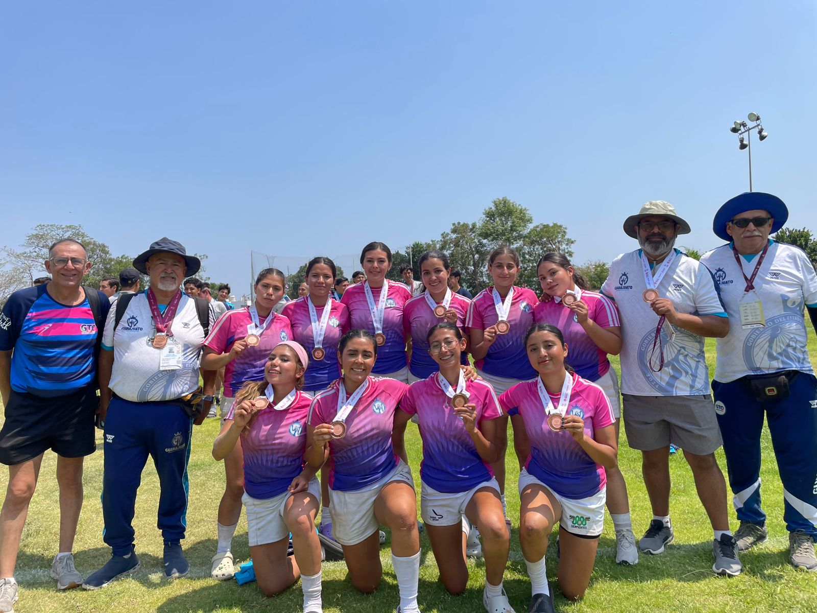 Dos bronces en rugby