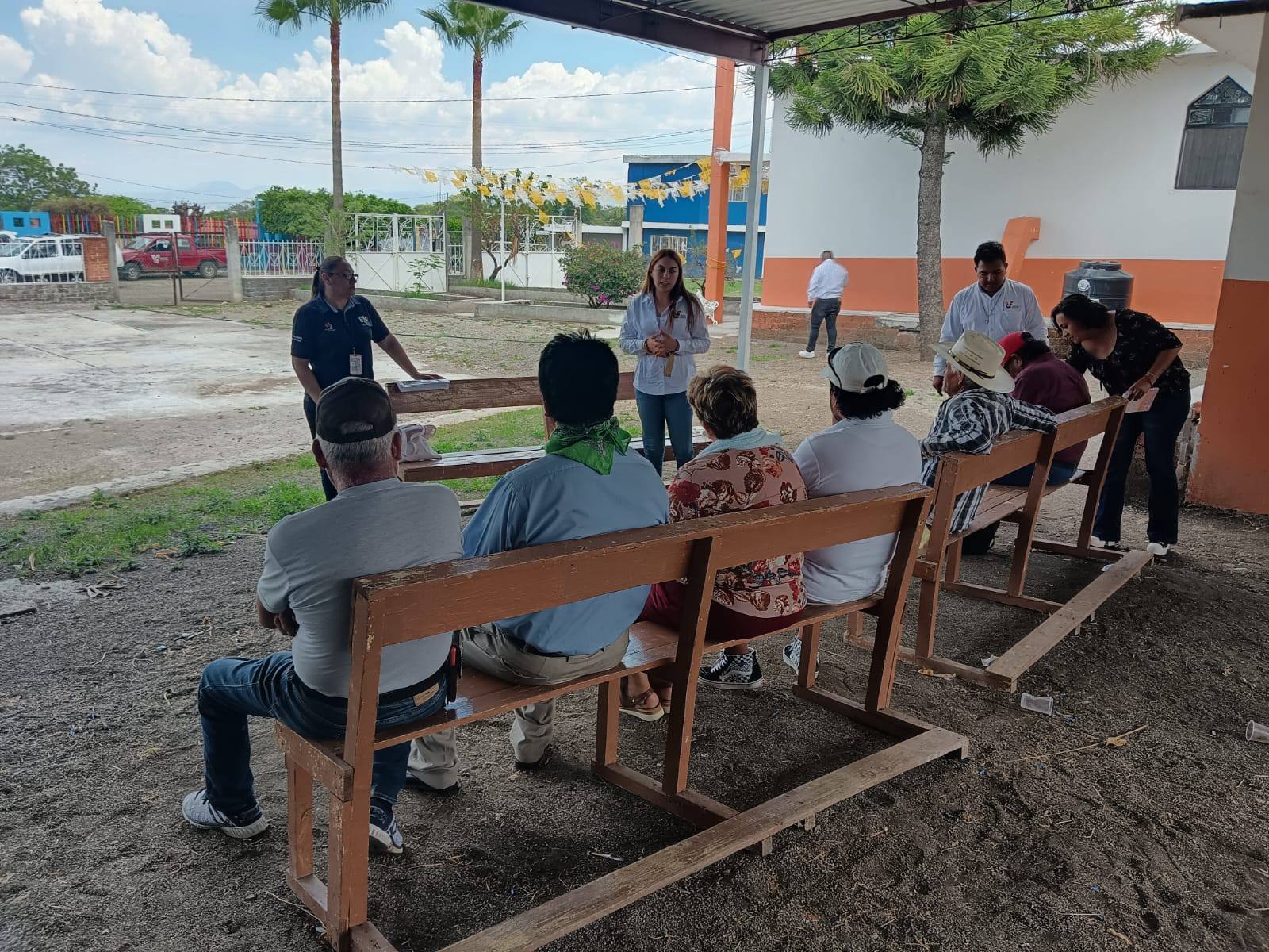 SSG capacita a la gente de Valle de Santiago sobre eliminación efectiva del dengue.