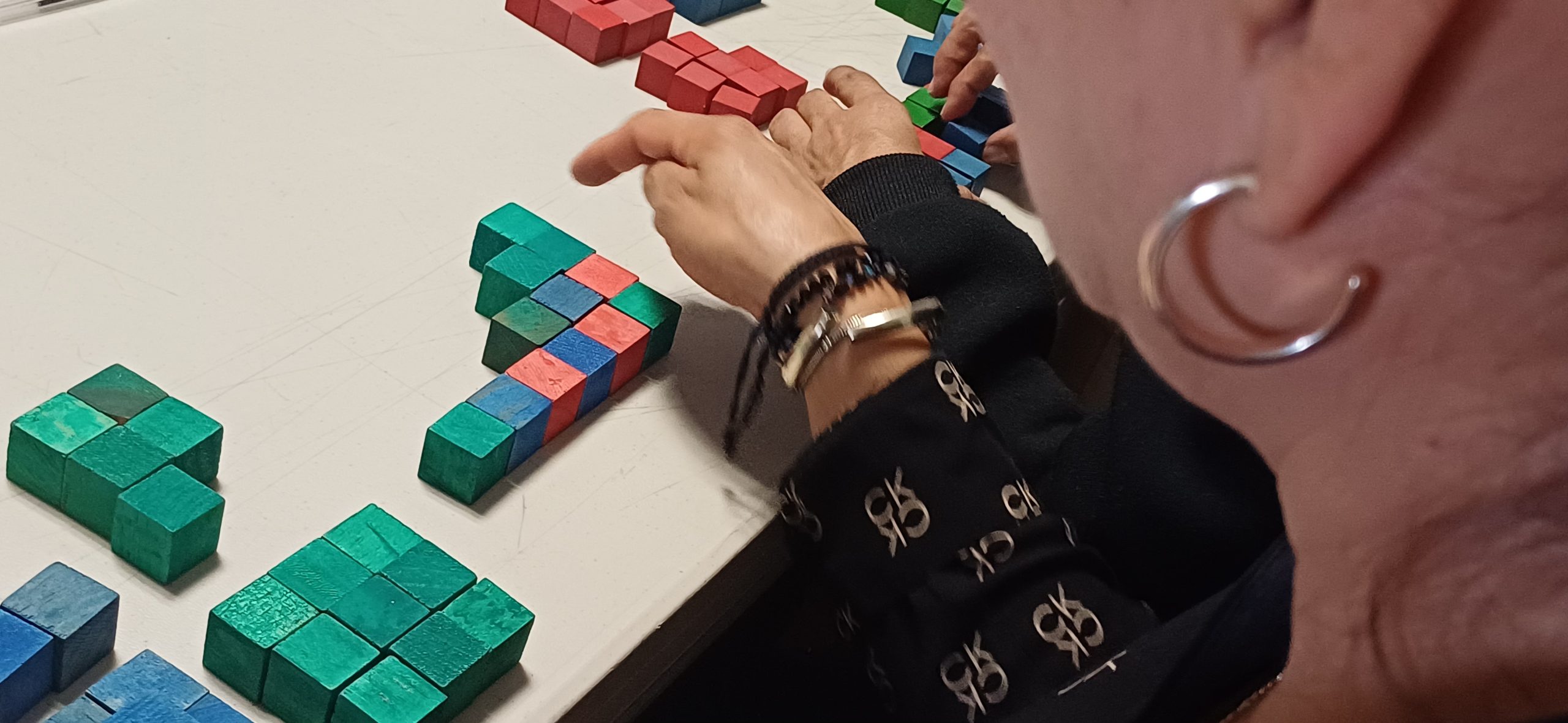 Docentes del Sector 20 se capacitan en uso de Bancubi para enseñar matemáticas de forma lúdica