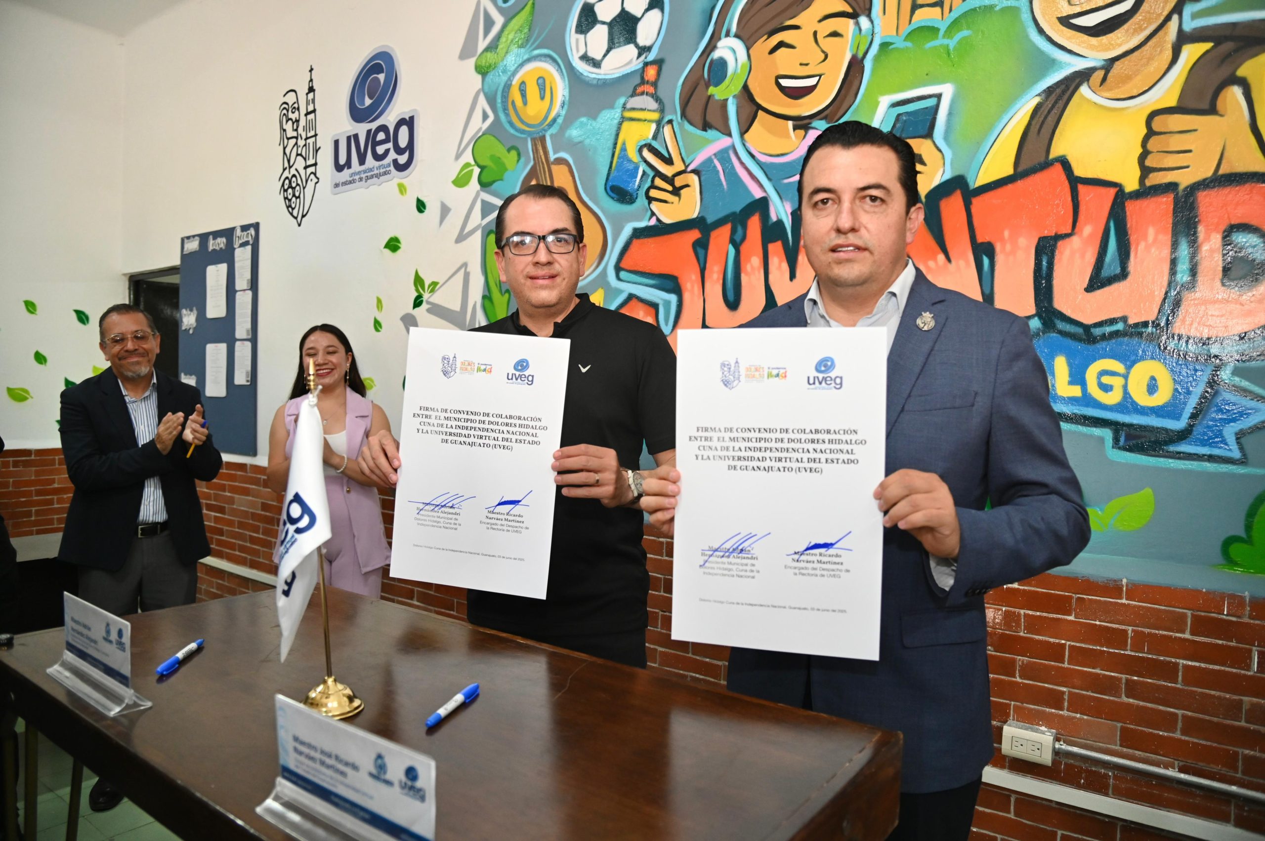 Como parte de su compromiso con el acceso a la educación y la vinculación municipal, la Universidad Virtual del Estado de Guanajuato (UVEG) formalizó un convenio de colaboración con el Municipio de Dolores Hidalgo para la promoción de programas académicos, educación continua, servicios de extensión, así como la operación del Centro de Acceso Educativo (CAE) y los Telebachilleratos Comunitarios que opera en la región.