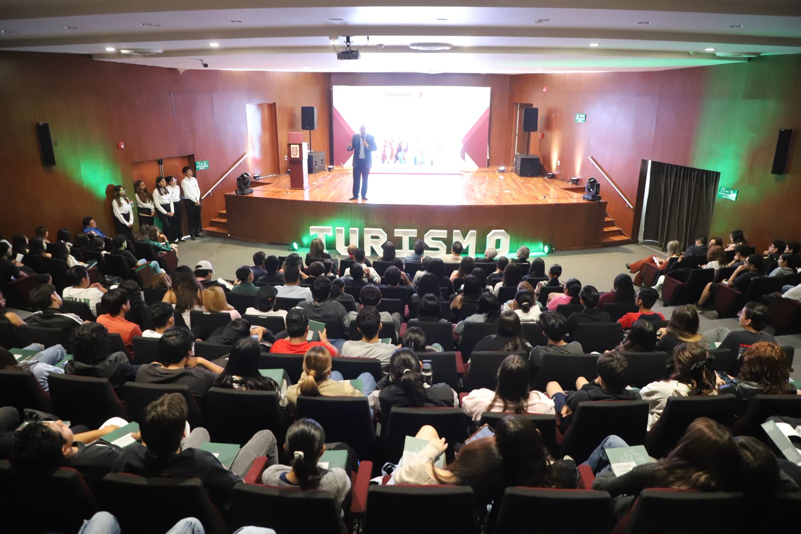 Gobierno de la Gente impulsa el talento joven en turismo con la séptima edición de Congretur BJX 2025
