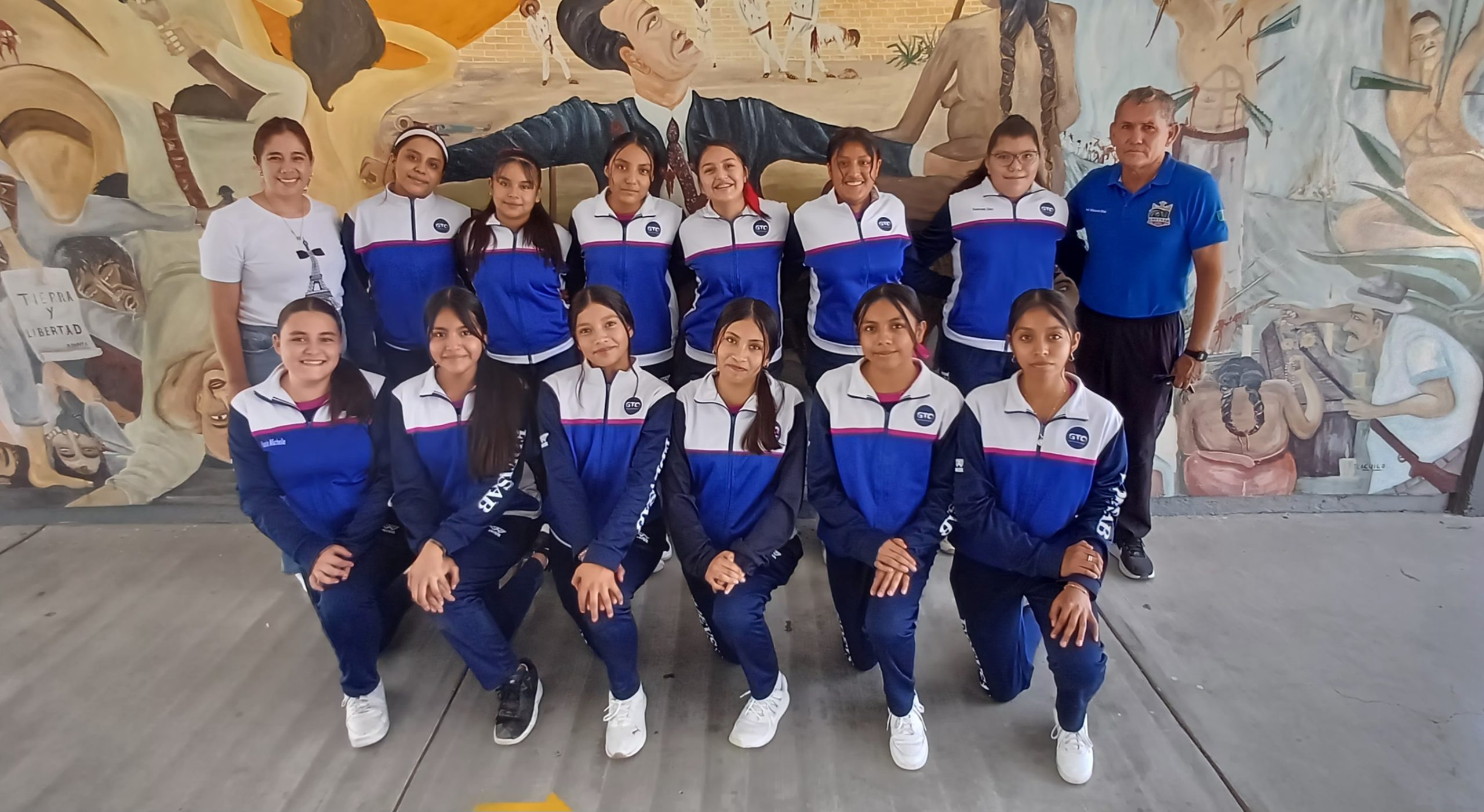 Talento y trabajo en equipo llevan a estudiantes de Apaseo el Alto al campeonato estatal de voleibol